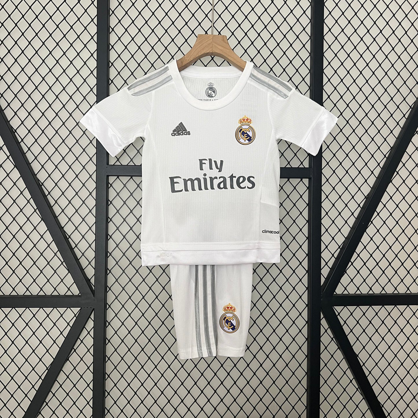 Equipación Real Madrid 15/16 Talla Niño