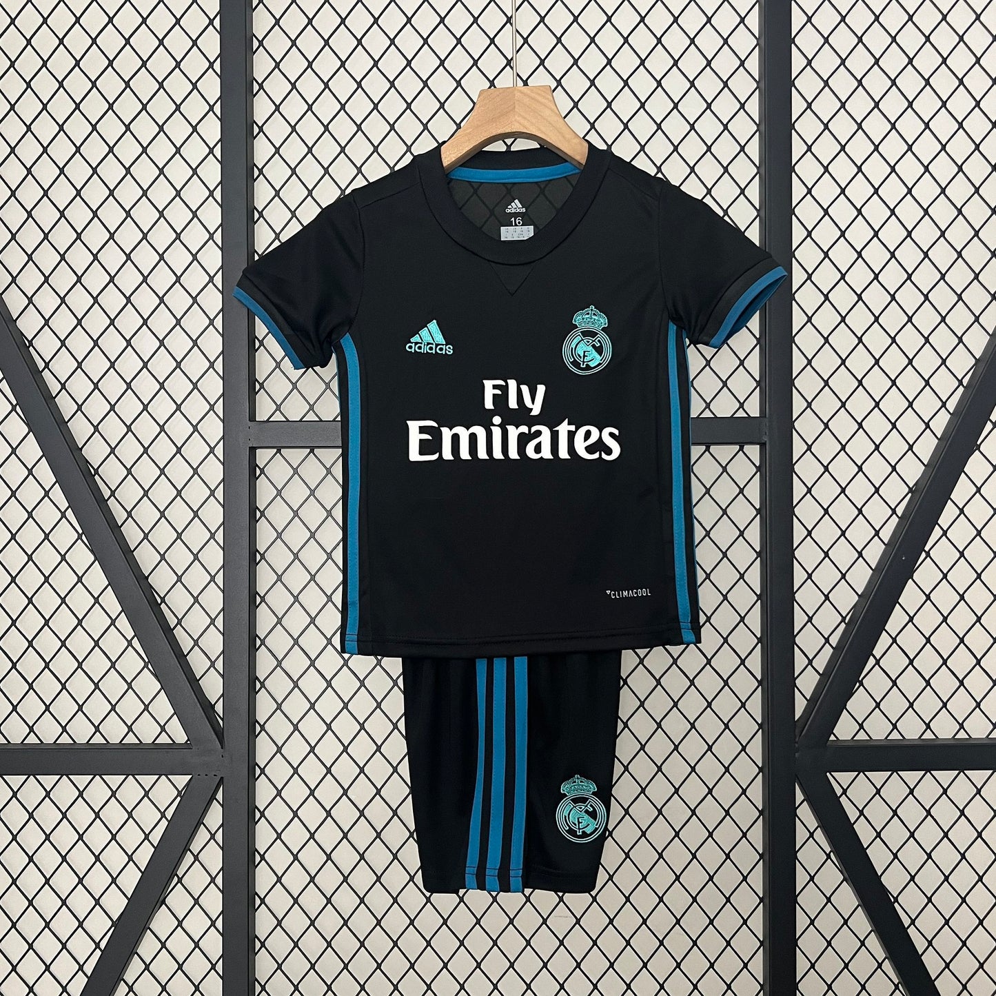 Equipación Real Madrid 17/18 Talla Niño Visitante